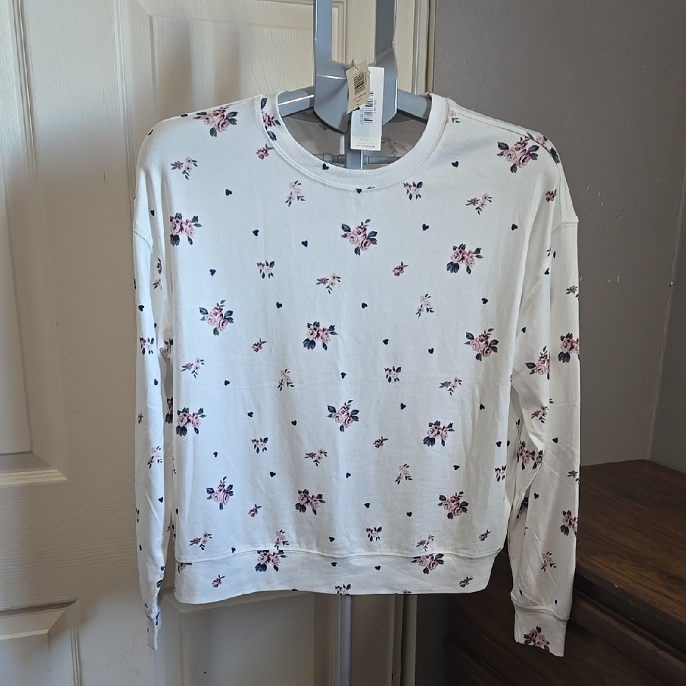NWT Floral Print White Sweatshirt Cottage Cabin Cozy Soft Crew Neck